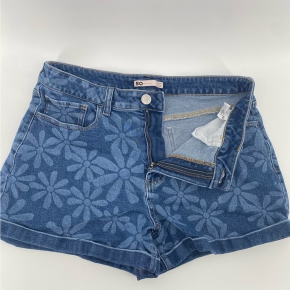 •SO• High-Rise Floral Design Jean Shorts - Picture 2 of 7